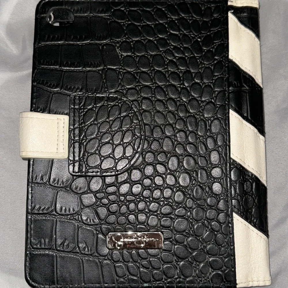 Jessica Simpson ipad case Chevron black and white case with five card slots